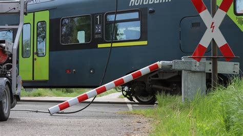 Unfall An Bahn Bergang Bei Elmshorn Marschbahn F Hrt Wieder Shz