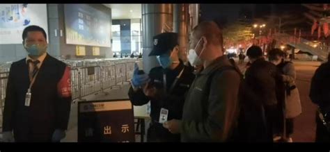 深港恢复通关首日直击 旅客笑称通关流程“丝滑”