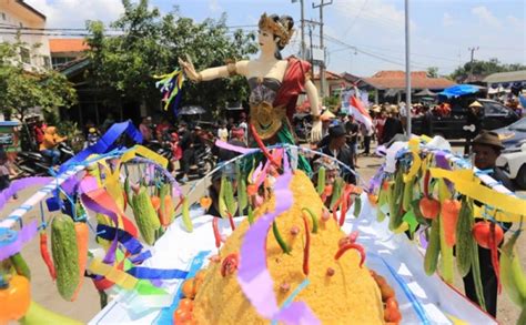 Tradisi Mapag Sri Di Indramayu Sebagai Bentuk Rasa Syukur Foto