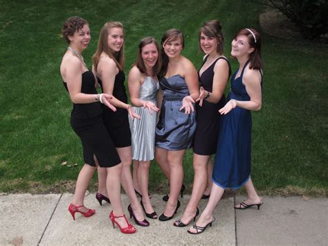 Hailley's Adventure at Coe College: Homecoming Group Photo