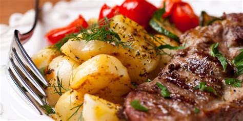 Hacksteak mit Zigeunersoße Bratkartoffeln Fleischerei Borstendorf