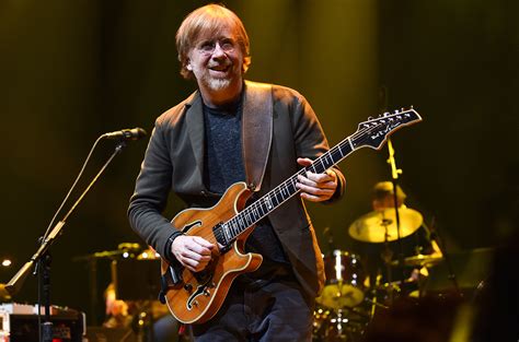 Phish’s Trey Anastasio Kicks Off Solo Acoustic Tour – Billboard