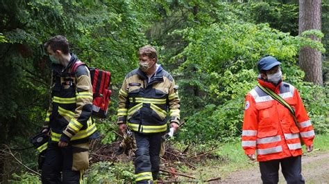 Vermisster 90 Jähriger 20 Hunde und Dutzende Rettungskräfte im Einsatz