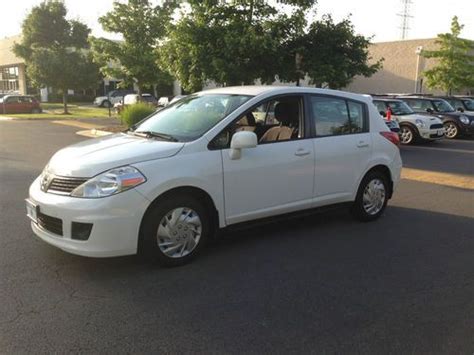 Purchase Used 2009 Nissan Versa S Hatchback 4 Door 1 8L In Sterling