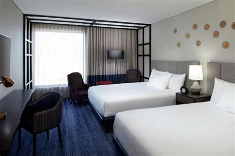 DoubleTree by Hilton Montreal Hotel (Montreal (QC)) - Deals, Photos ...