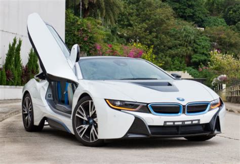 vs BMW i8 - Features & Specs Comparison | CarsGuide