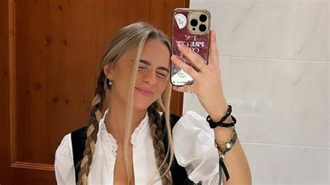 Lies Zhara Laat Tweeling Bijna Uit Bikini Floepen