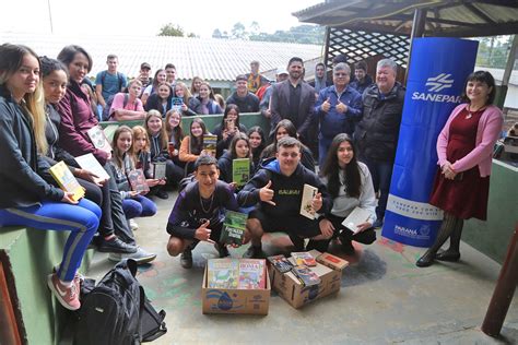 Sanepar Doa Livros Para Escola Rural Em Quitandinha Ag Ncia