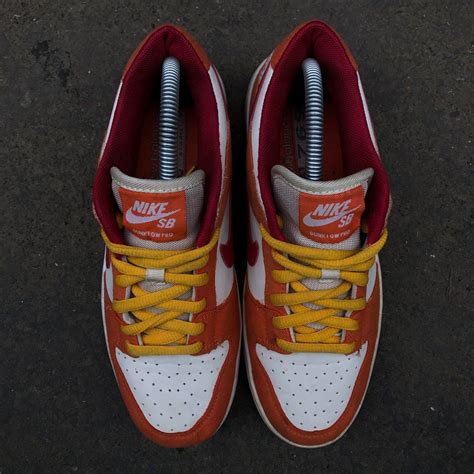 Nike SB Dunk Low Pro, Fesyen Pria, Sepatu , Sneakers di Carousell