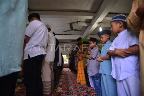 Shalat Id Tarekat Naqsabandiyah Antara Foto