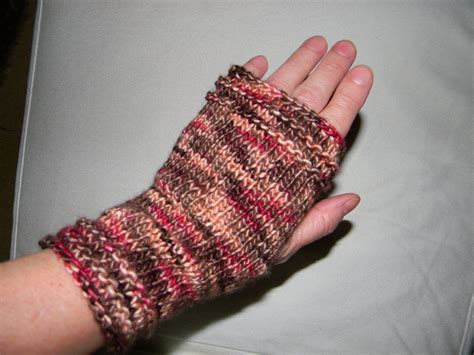 Caroline knits: The easiest fingerless mittens - ever!