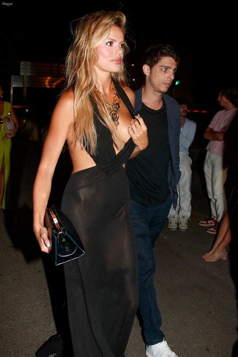 Brooks Nader Shows Off Her Nude Tit In St Tropez 14 Photos