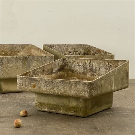 huge concrete planters – Objet Vagabond