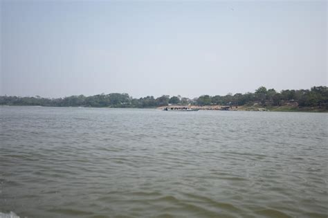 Vista De La Laguna De Yarinacocha En Pucallpa Foto Premium