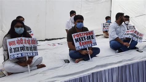 Jee Neet को टालने के लिए सड़क पर उतरी Nsui अनिश्चितकालीन भूख हड़ताल