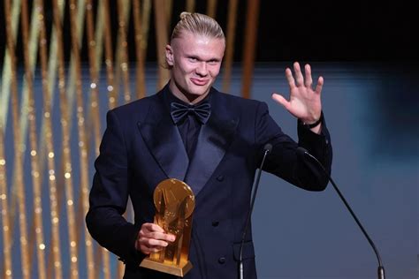 Erling Haaland Meraih Gerd Mueller Trophy Pada Acara Ballon D Or