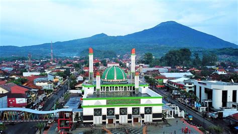 El Paisaje De La Mezquita Vista De Drone En Jakarta Imagen De Archivo