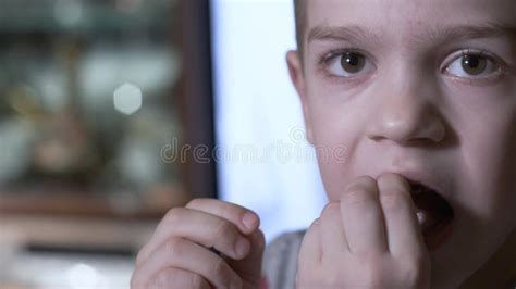 Father Trying To Pull Out Son S Wobbly Decayed Tooth Dad Pulling Tooth