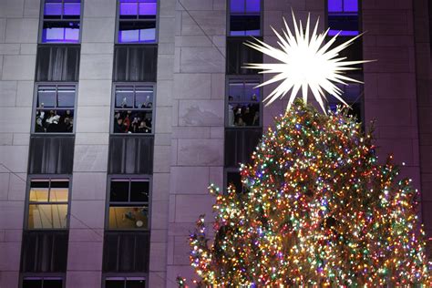 Estados Unidos Iluminan icónico árbol navideño en Nueva York