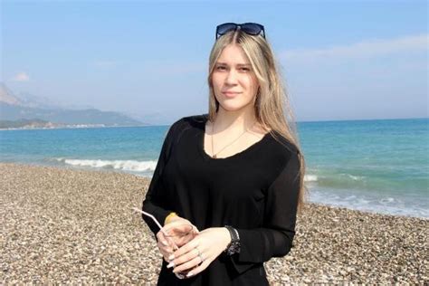 Rus turistler Kemer de denize girip eğlendi Medyafaresi