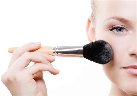 8 Tips Agar Makeup Tahan Lama Di Cuaca Panas Anti Luntur