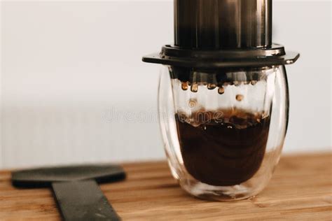 El Café Cae El Primer En El Vidrio Aeropress Café Alternativo Que