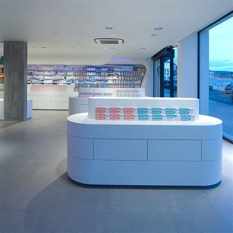 Fashion Capsule Retail Interior Design for Medical Store - Retail Shop ...