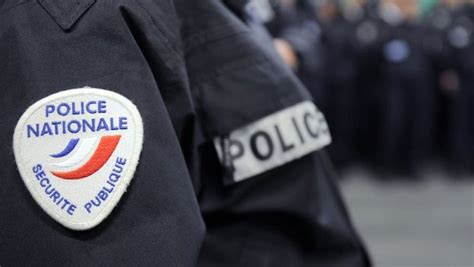 À Paris Une Femme Tuée De Plusieurs Coups De Couteau Dans Le Hall Dun