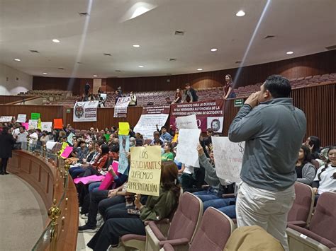 Estudiantes De La Uadeo Protestan En El Congreso Piden Celeridad A La