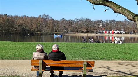 Ein Spaziergang Rund Um Den Silbersee Am Sonntagmittag