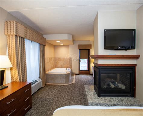 Comfort Suites Canal Park (Duluth, MN): What to Know BEFORE You Bring ...