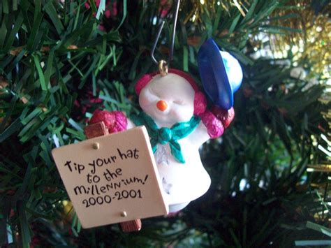 Hallmark Snowman 2000 - 2001 Tip your Hat to Millennium