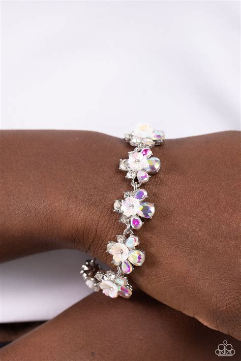 Floral Frenzy White Paparazzi Bracelet Jewelryblingthing