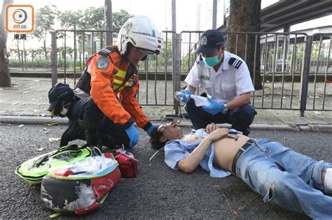 修例風波：中年漢高呼愛國 遭黑衣人圍毆至倒地｜即時新聞｜港澳｜oncc東網