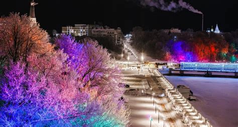 В Чебоксарах начинают включать праздничное освещение