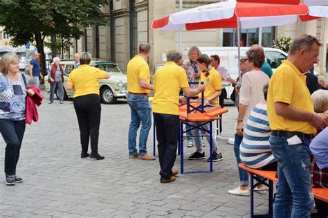 Wieder Ein Voller Erfolg Lange Tafel Auf Dem Marktplatz