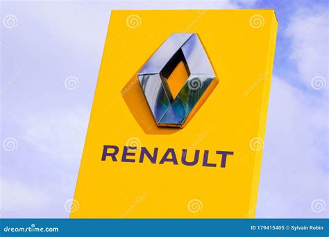 Bordeaux Aquitaine France 04 16 2020 Renault Logo Car Sign