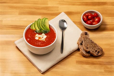 Sopa De Tomate Asado Con Aguacate Y Pan Recetas Nestl