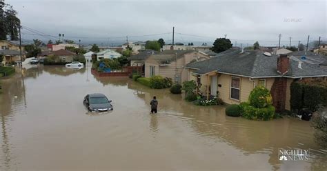 California levee fails, leading to floods and water rescues