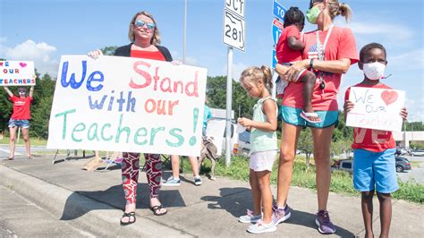 Teachers protest the latest updates to the one source hisd platform 13