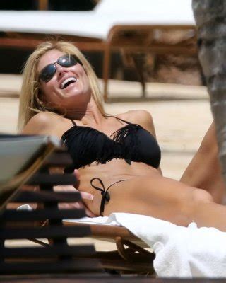 Torrie Wilson Showing Off Her Bikini Body On A Beach In Miami Porn