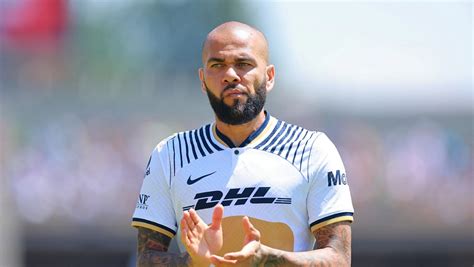 Jueza procesa al futbolista Dani Alves por agresión sexual