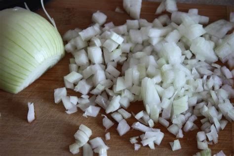 Нарезка лука кубиком