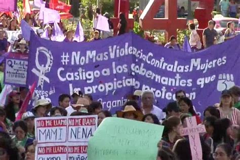 Cientos De Mujeres Marchan En Contra De Los Feminicidios Publimetro