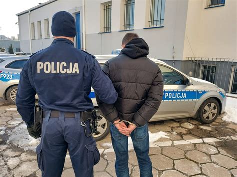 40 latek miał 2 promile alkoholu w organizmie Uderzył w płot i chciał