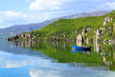 Jezioro Ochrydzkie To Idealne Miejsce Na Rajskie Wakacje Na P Wyspie