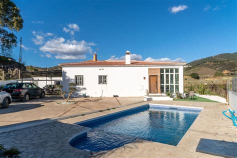 3 bedroom Villa for sale in Alhaurín el Grande with pool 330 000