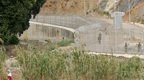 Ceuta M S De Mil Inmigrantes Intentaron Saltar Barrera De Enclave Dw