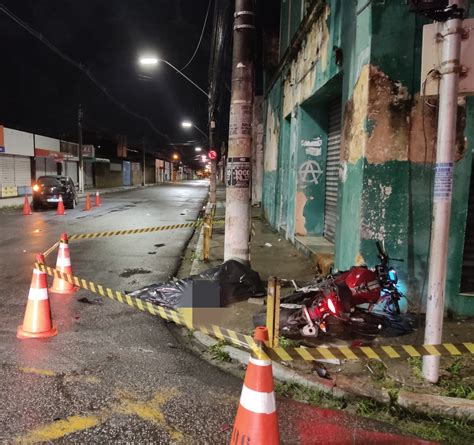 Motociclista Fura Blitz Faz Manobras Em Via E Morre Após Atingir Poste