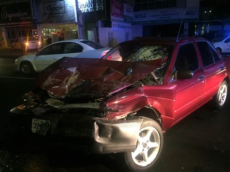 Huye Conductor Tras Impactarse Contra Auto Descompuesto En Av Gonzalitos